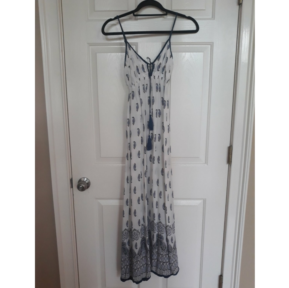 Boutique Petite Maxi Dress, White & Navy Paisley
